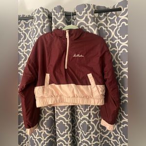 ✨Hollister wind breaker✨